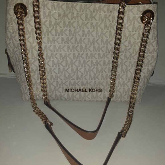 Medium Logo Chain Shoulder Bag - Picture 2 of 7